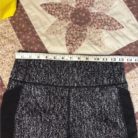 Lululemon Stylish Black and Gray Yoga Pants - Picture 3 of 5
